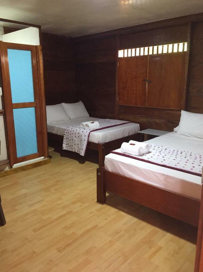 Hostal Cano Nevera La Macarena Exterior foto