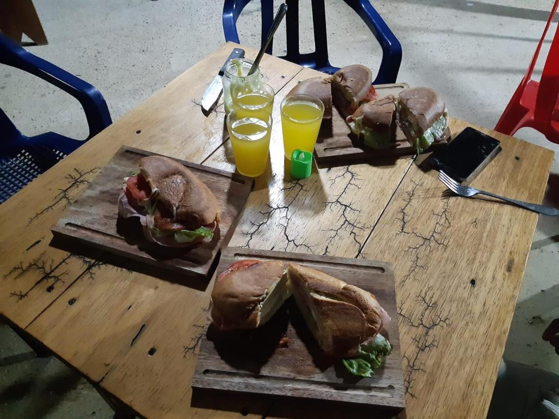 Hostal Cano Nevera La Macarena Exterior foto